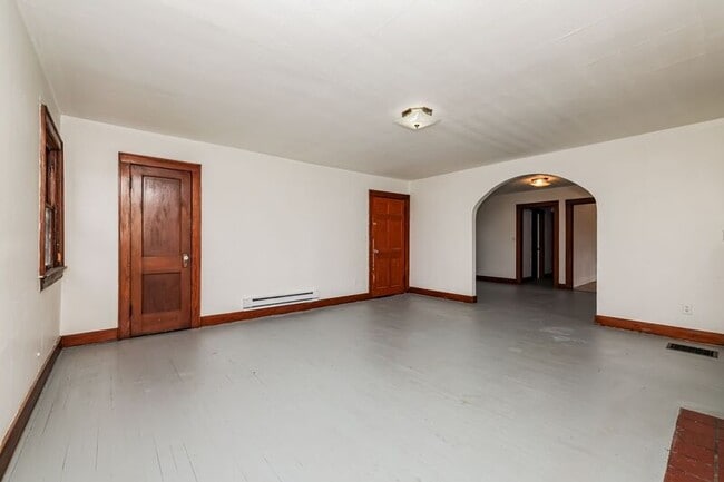 Building Photo - 1530 1/2 W High Street