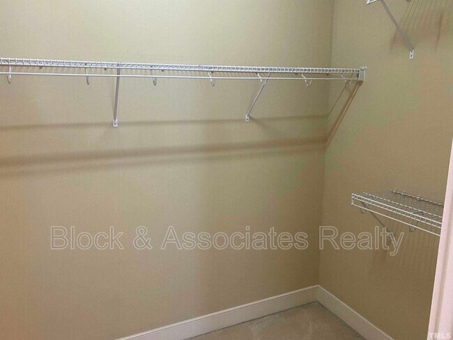 Building Photo - 43 Danbury Ct
