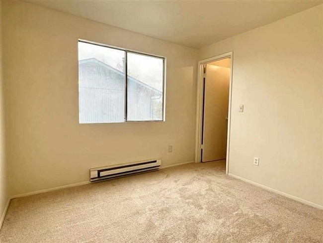 Building Photo - 430 4th St SE