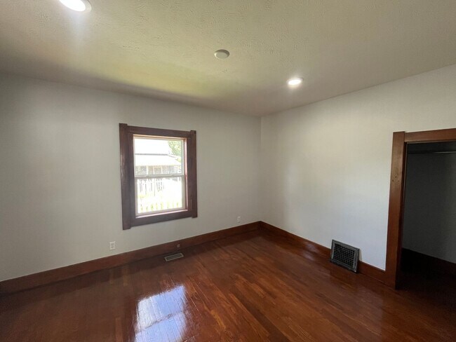 Building Photo - Completely remodeled!