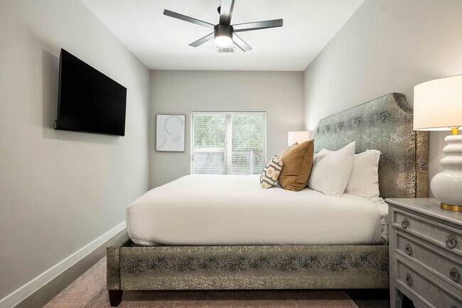 Building Photo - 2505 Thornton Rd