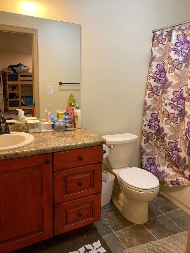 Building Photo - Beautiful 3 bedroom townhome in Draper!