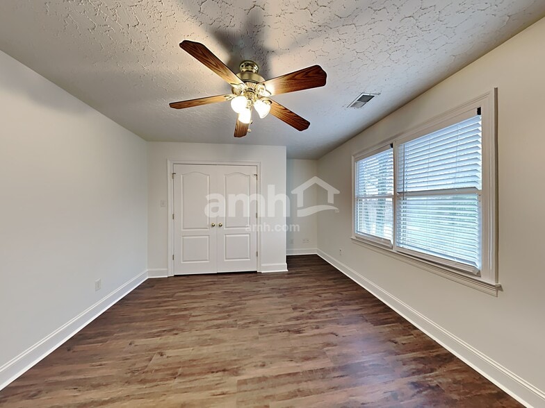 Building Photo - 6207 Chester Cv