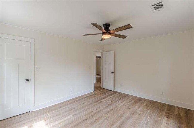 Building Photo - 525 Rosemont Dr
