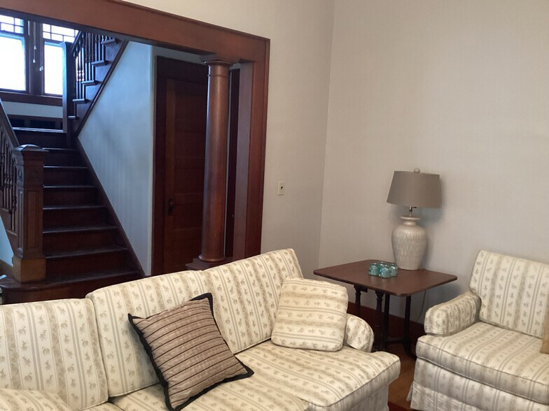 Building Photo - 269 W Borden Ave