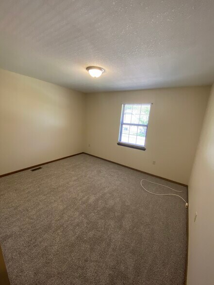 Building Photo - 733 SE Claremont St