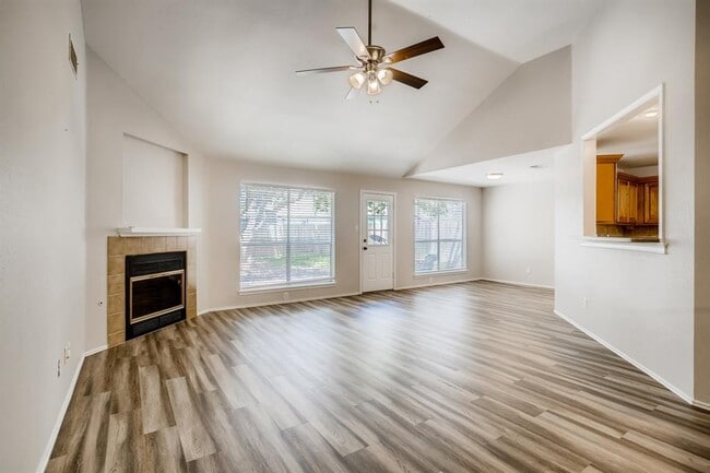 Building Photo - 607 Battlecreek Ln