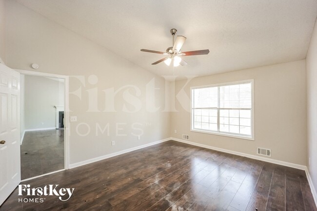 Building Photo - 390 Fox Meadow Dr