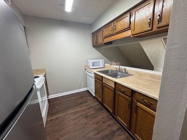 Building Photo - Lovely 3/2 Townhome near FSU and TCC