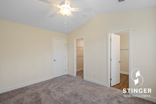 Building Photo - 204 Admiration Ave