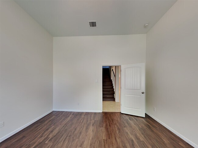 Building Photo - 21614 Champagne Dr E