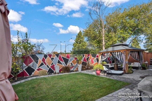 Building Photo - 2927 Sorrento Way