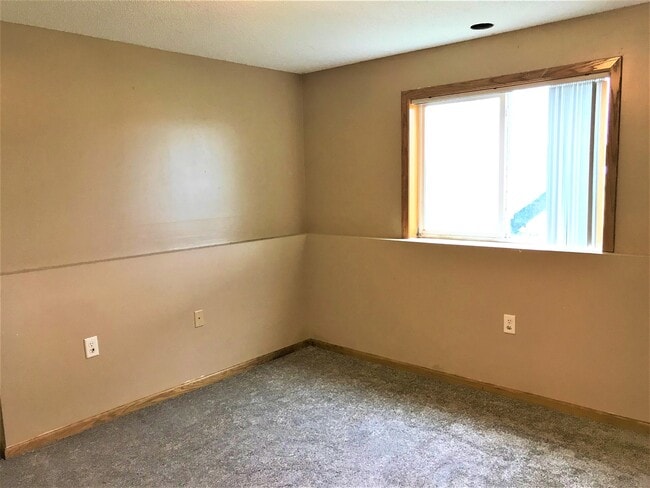 Building Photo - 9283 Oriole Ln