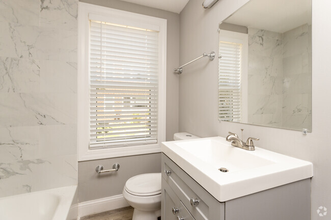 1BR, 1BA - 960SF - Henry Louis Apartments