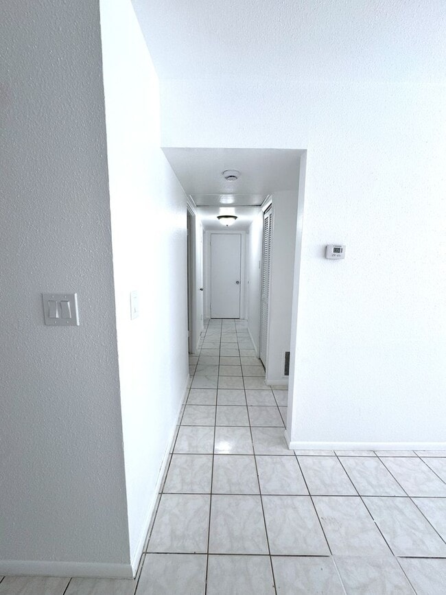 Building Photo - For Rent Beautiful 4-Bedroom Home with Bon...