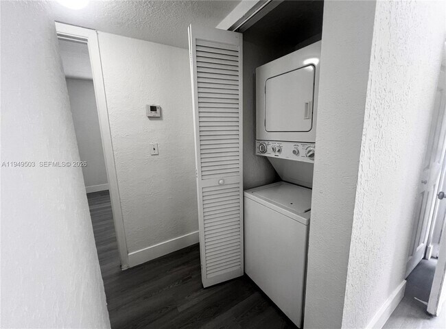 Building Photo - 9156 NW 40th St