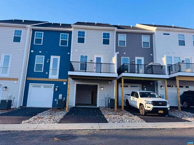 Building Photo - 2225 Woodburn Rd