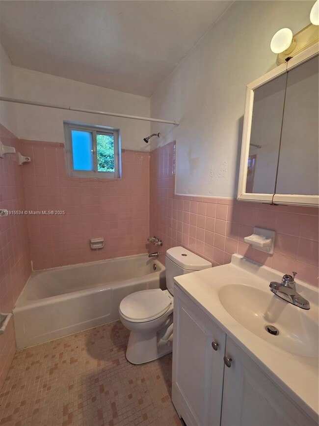 Building Photo - 1400 N 17th Ave