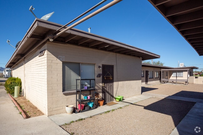 Building Photo - 302-304 W Ventura St