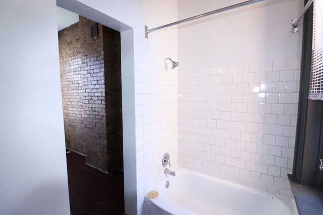 Building Photo - 1531 Elm St