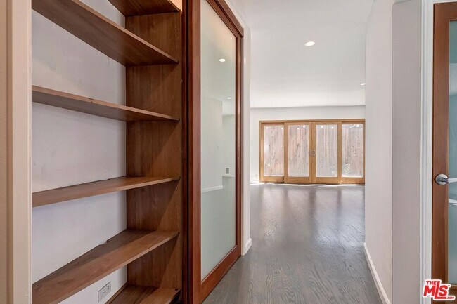 Building Photo - 1400 Hayworth Ave