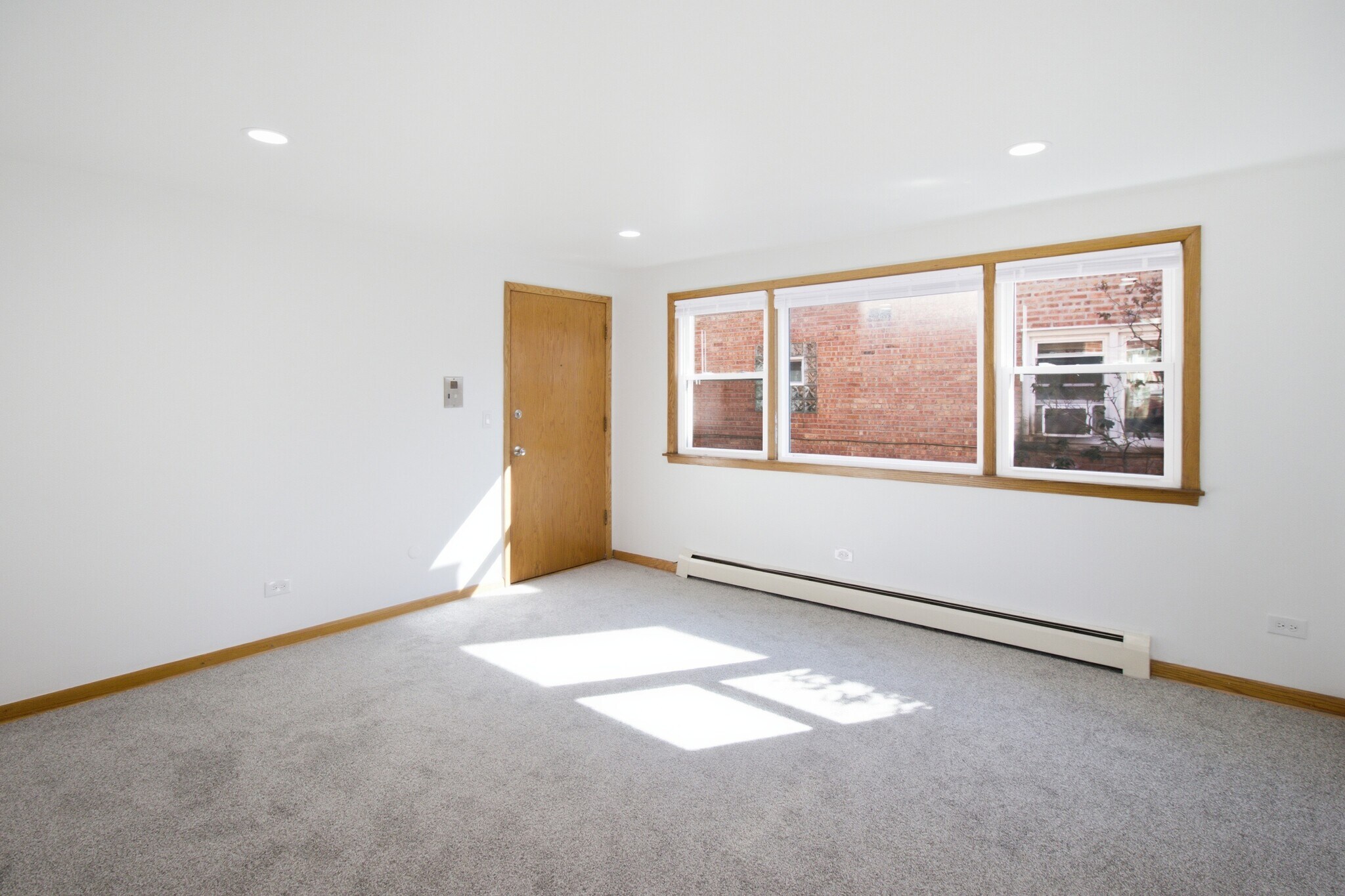 Building Photo - 4305 W Lawrence Ave