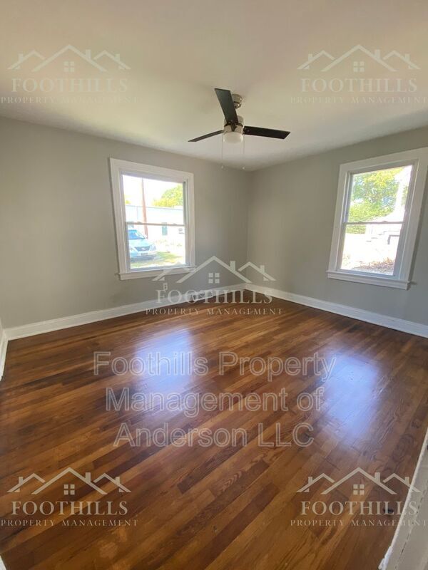 Building Photo - 2704 Whitehall Ave
