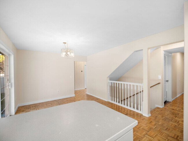 Building Photo - Spacious Home with Fenced Yard & Garage – ...