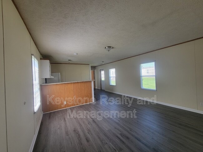 Building Photo - 607 Kerri Ln