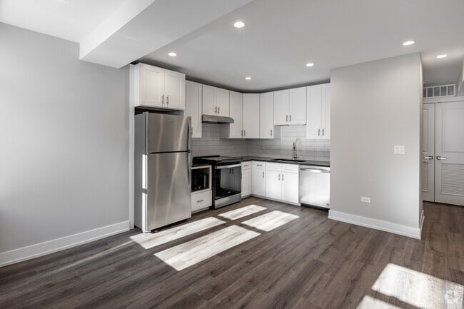 Studio, 1BA - 460SF - Living Room - 1710 W Lunt