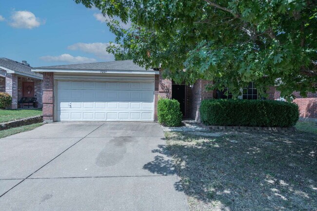 Primary Photo - Great Location!