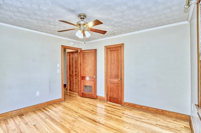 Building Photo - 8 Westbrook Dr