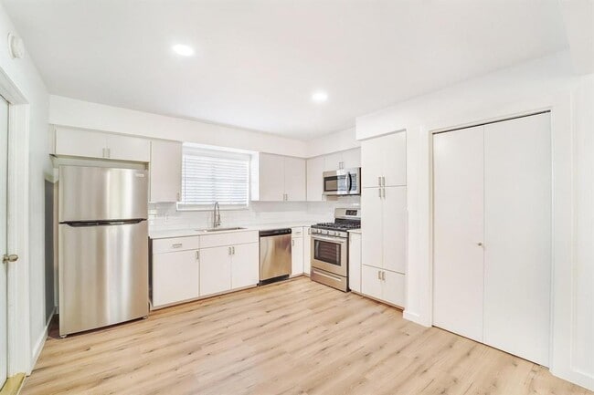 Building Photo - 8414 Staunton Dr