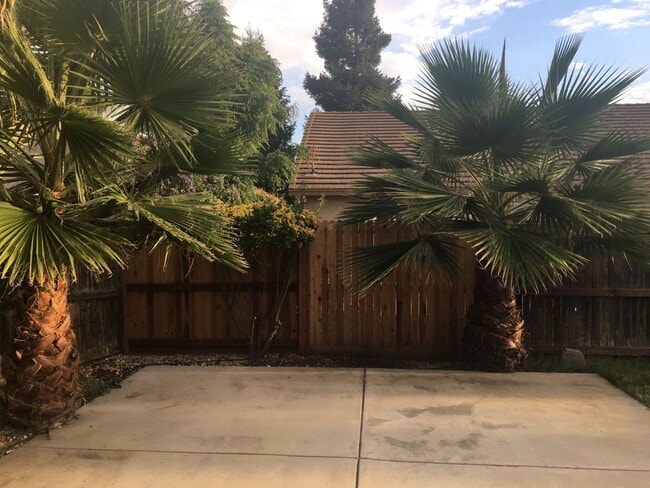 Building Photo - Move-In Special 1/2 Off the First Months Rent