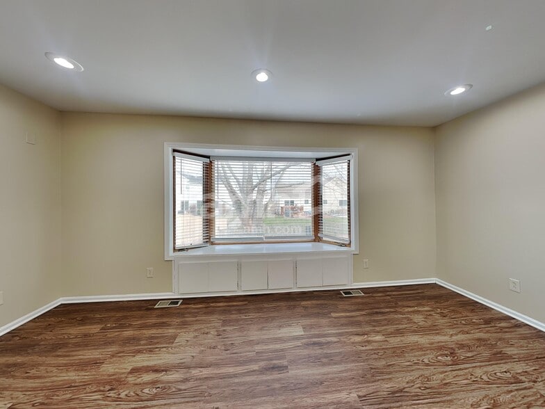 Building Photo - 26316 W Cricket Ct