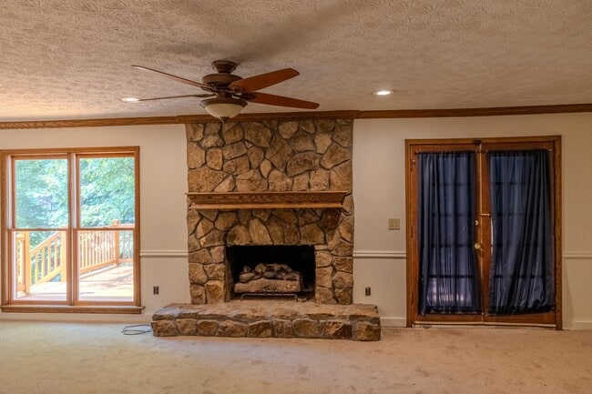 Building Photo - 2858 Livsey Dr
