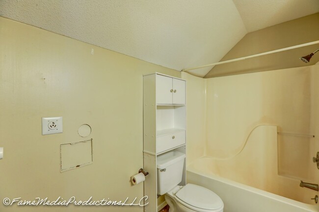 Building Photo - 2 Bdrm / 2 Bath, Condo - North Johnson City