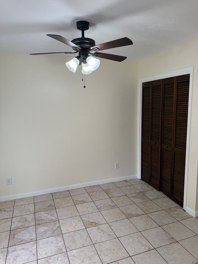 Building Photo - 557 Whitehall Ln