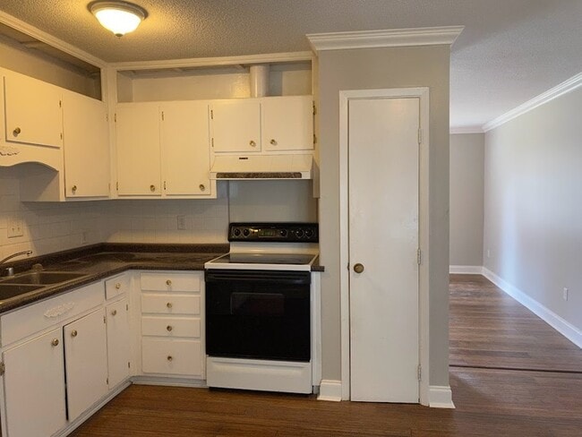 Building Photo - 14007 Glenview Dr SW