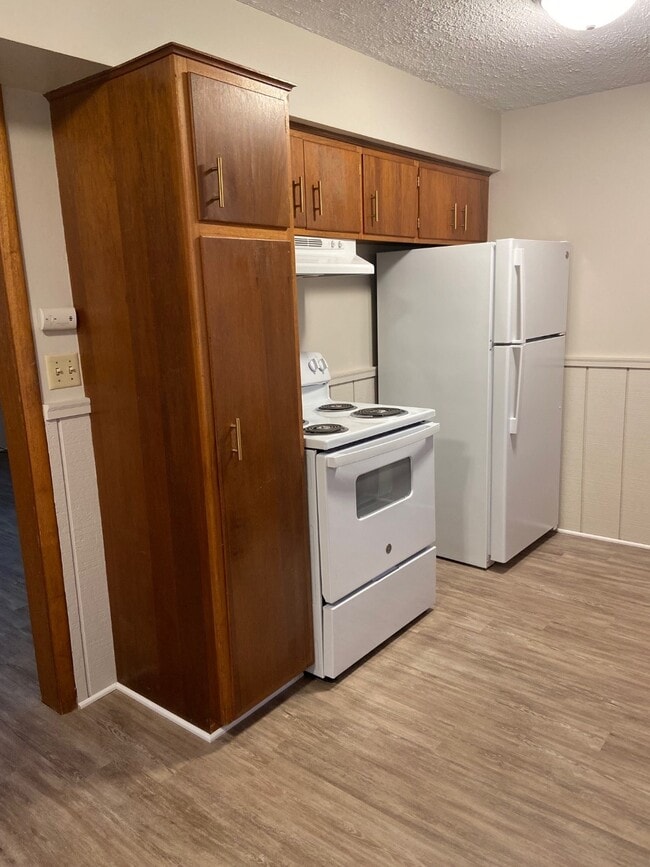 Building Photo - 821 1st Ave NW