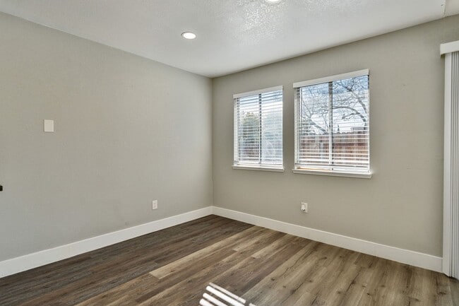 Building Photo - 7936 Sunrise Greens Dr