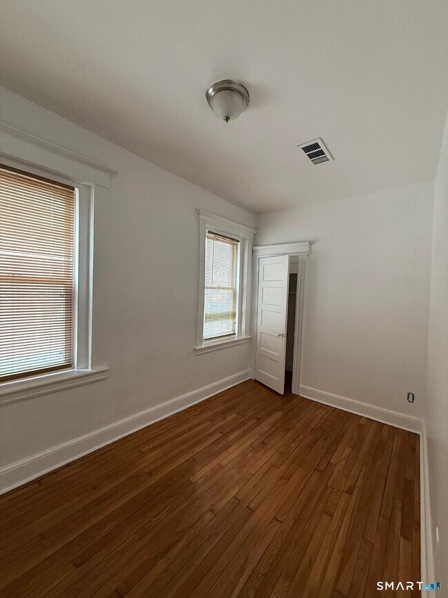 Building Photo - 175 Read St