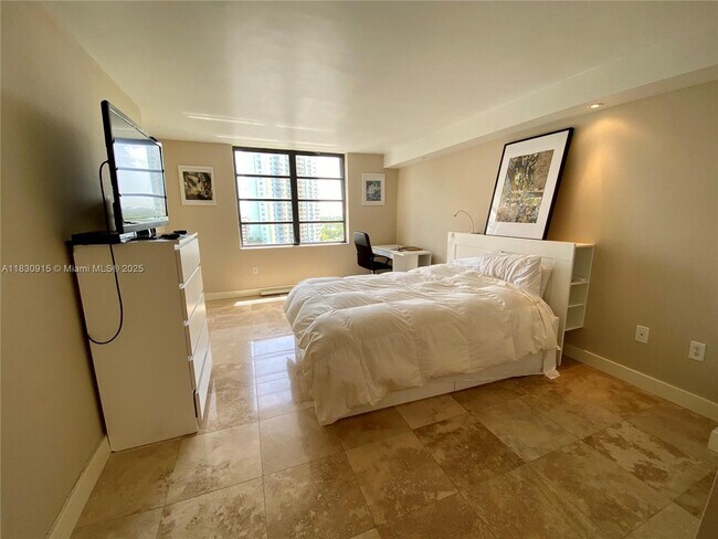 Building Photo - 2333 Brickell Ave