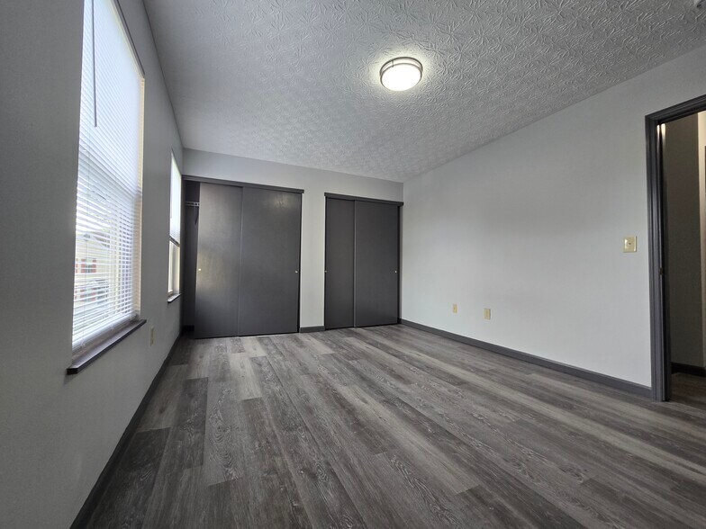 Building Photo - 6048 Trowbridge Way