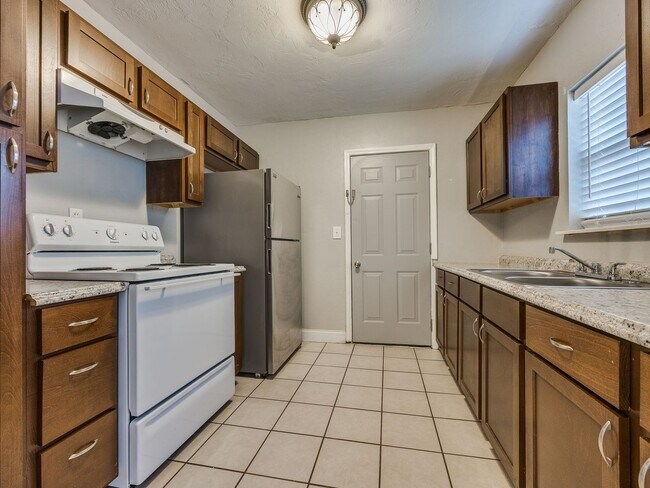 Building Photo - Charming Updated Home Near OKC Urban Core ...