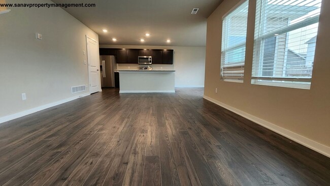 Building Photo - Spacious 4-Bed Single Family-Luxury Living...