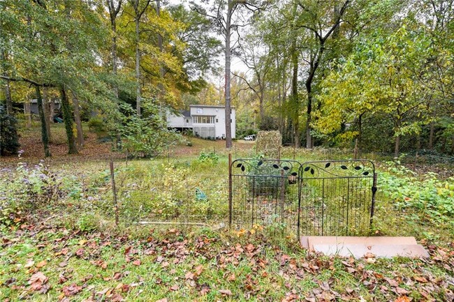 Building Photo - 1812 Lake Lucerne Dr SW