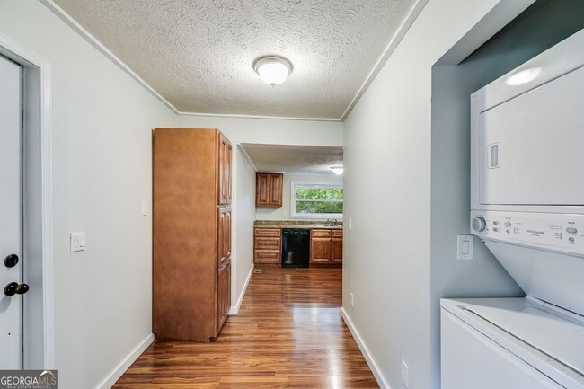 Building Photo - 322 Stewart St