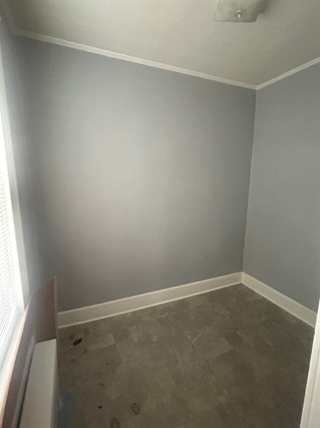 Building Photo - 18 W 16th St