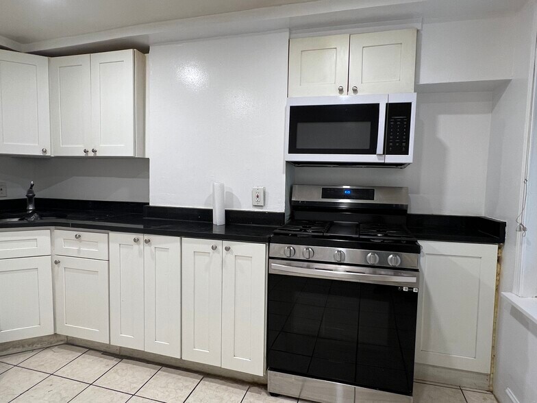 Building Photo - 848 Huntington Ave